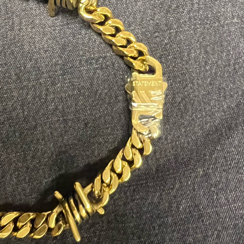 Gold Chain Necklace with Barbed Wire Design - Picture 7 of 7